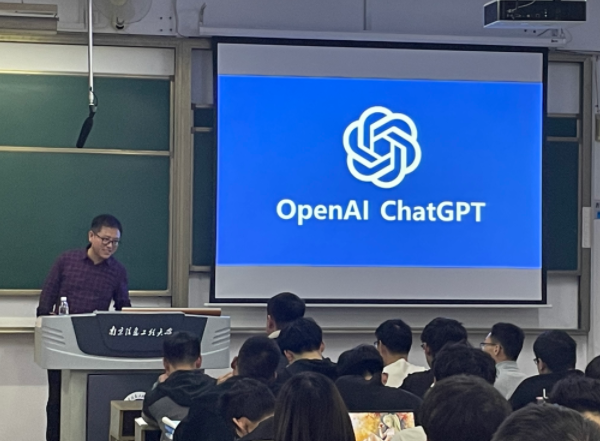 尊龙凯时 科技集团在南京信息工程大学软件工程学院举办职业生涯规划讲座